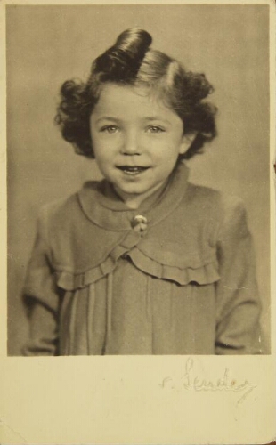 Zelda Salinas (Ovadia) à l'âge de 3 ans